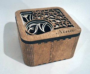 Monogramos ékszertartó doboz